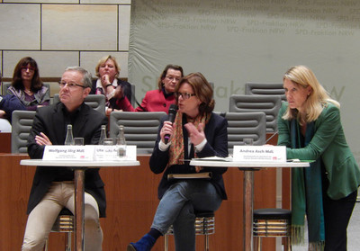 v.l. Wolfgang Jörg (Familienpol. Sprecher, SPD), Ute Schäfer (Ministerin, SPD), Andrea Asch (Familienpol. Sprecherin, Bündnis 90/Die Grünen)